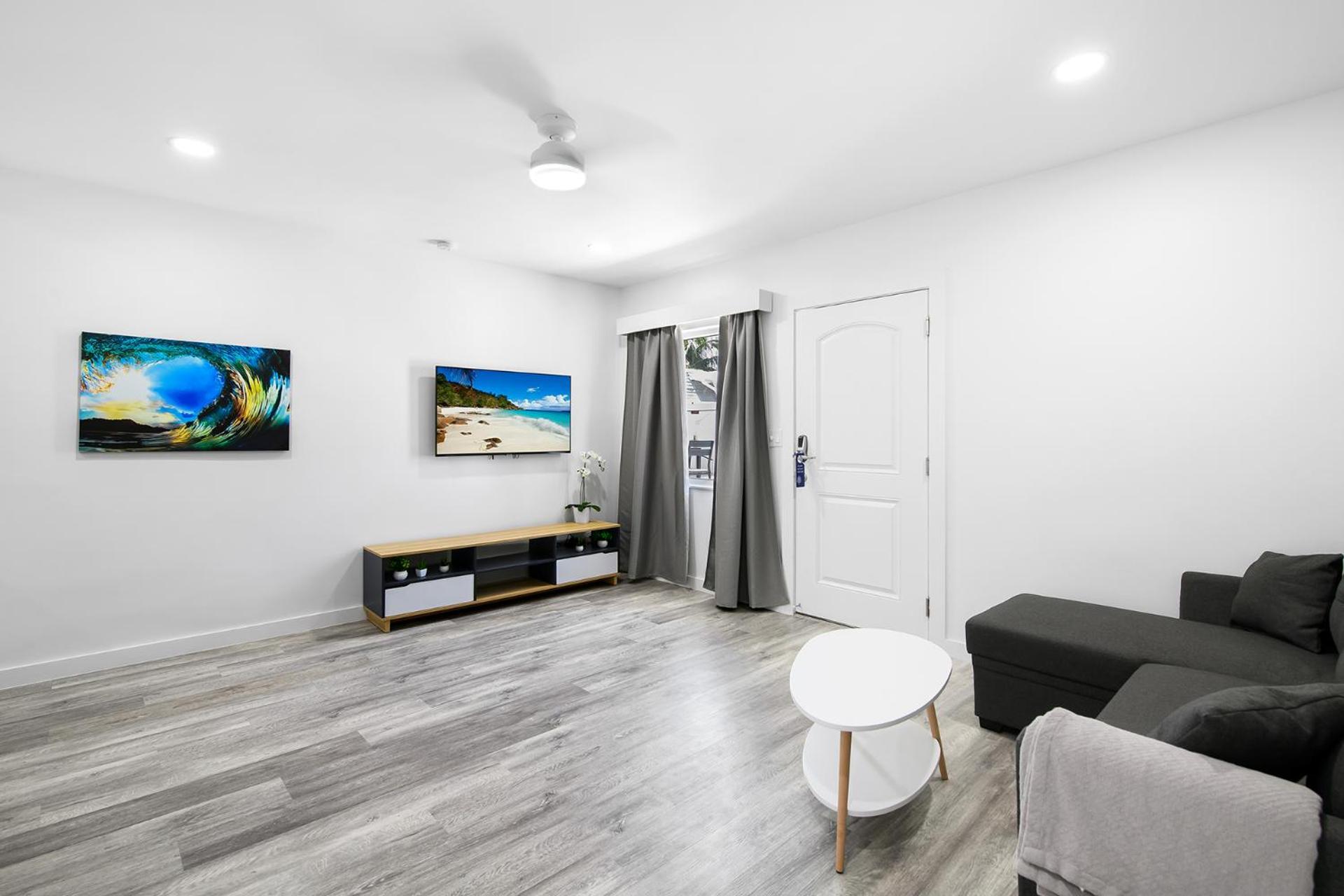 One-Bedroom Suite,1555705711:JPEG